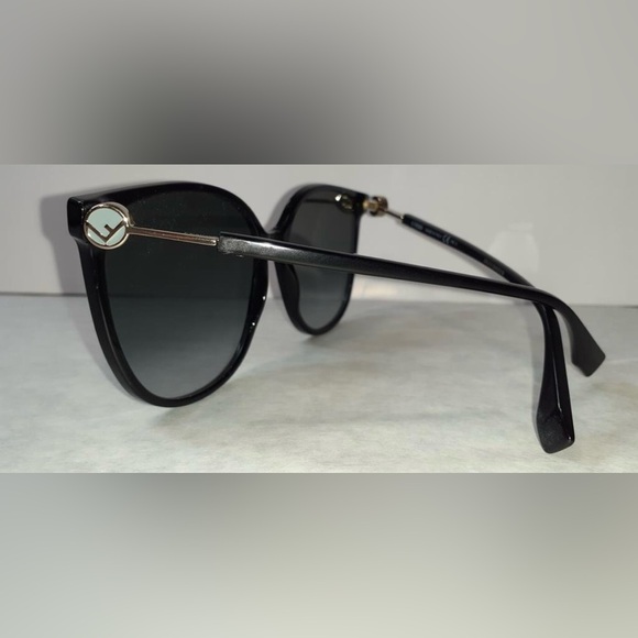 Fendi Black Oversized Sunglasses - Picture 4 of 9